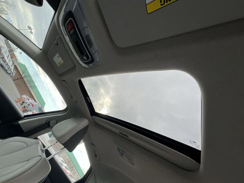 Used 2025 Hyundai Elantra Limited image 24