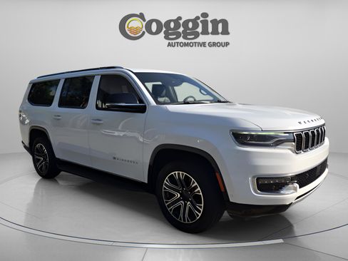 Used 2024 Jeep Wagoneer L Series II RWD image 7