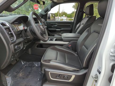 Used 2025 RAM 1500 Laramie w/ Sport Appearance Package AWD/4WD image 19