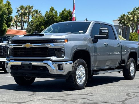 Used 2025 Chevrolet Silverado 3500 LT AWD/4WD image 9