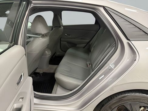 Used 2023 Hyundai Elantra SEL FWD image 15