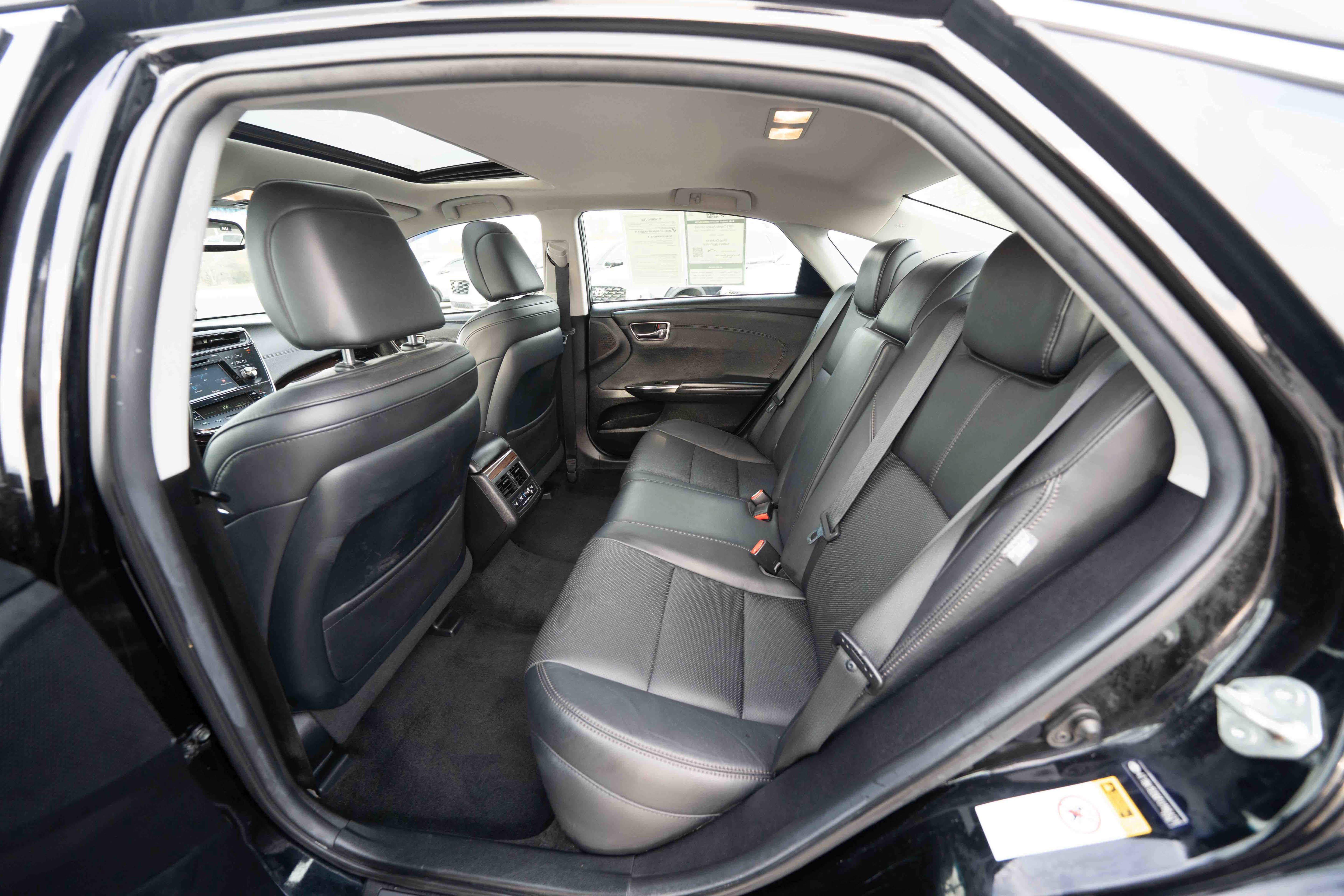 Used 2015 Toyota Avalon Limited FWD image 23