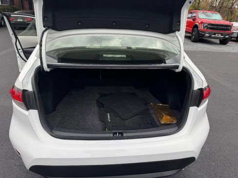 Used 2021 Toyota Corolla LE image 18