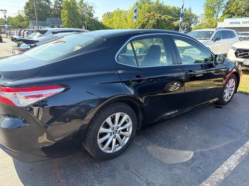 Used 2018 Toyota Camry LE w/ Convenience Package FWD image 4