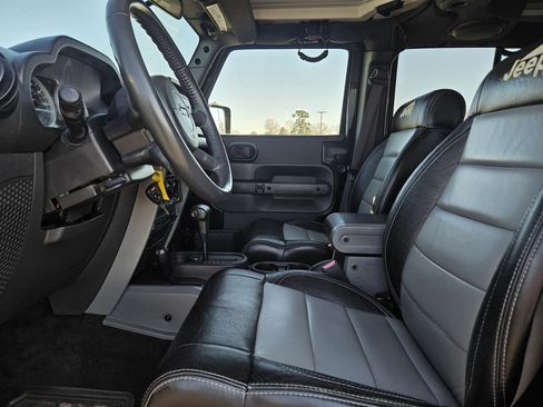 Used 2010 Jeep Wrangler Unlimited Rubicon w/ Trailer Tow Group image 11