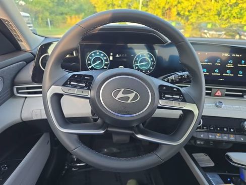 New 2026 Hyundai Elantra Limited FWD image 17