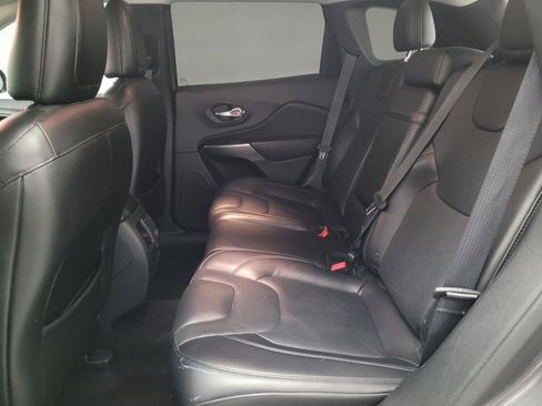 Used 2019 Jeep Cherokee Limited FWD image 18