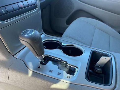 Used 2013 Jeep Grand Cherokee Laredo w/ Laredo E Group image 19