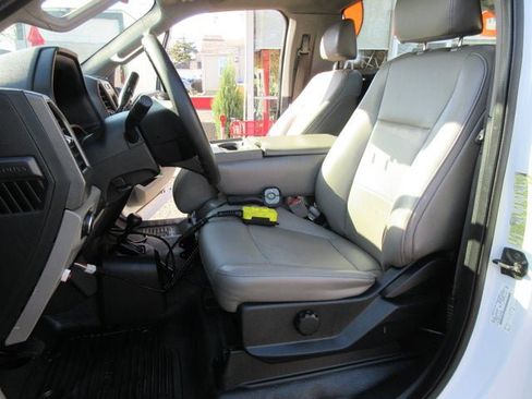 Used 2018 Ford F550 4x4 Regular Cab Super Duty image 9