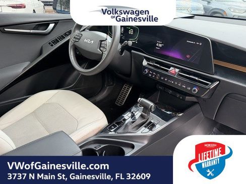 Used 2023 Kia Niro EX Touring image 10