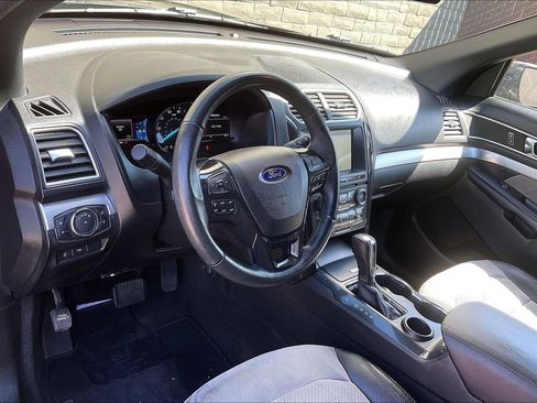Used 2017 Ford Explorer XLT w/ Equipment Group 202A FWD image 13