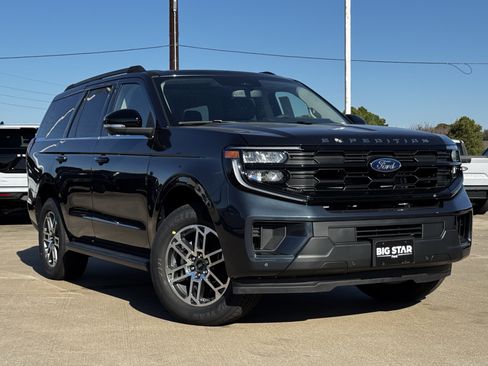 New 2026 Ford Expedition Active image 2