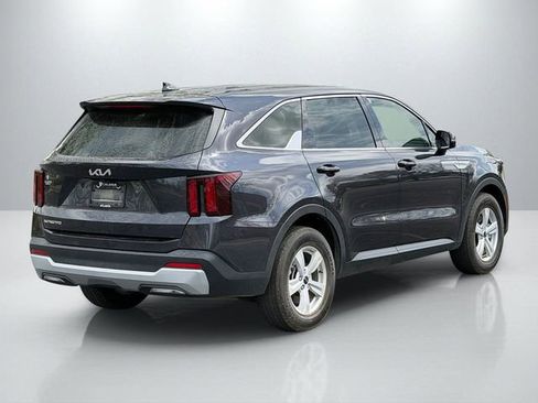 Certified 2025 Kia Sorento LX FWD image 4