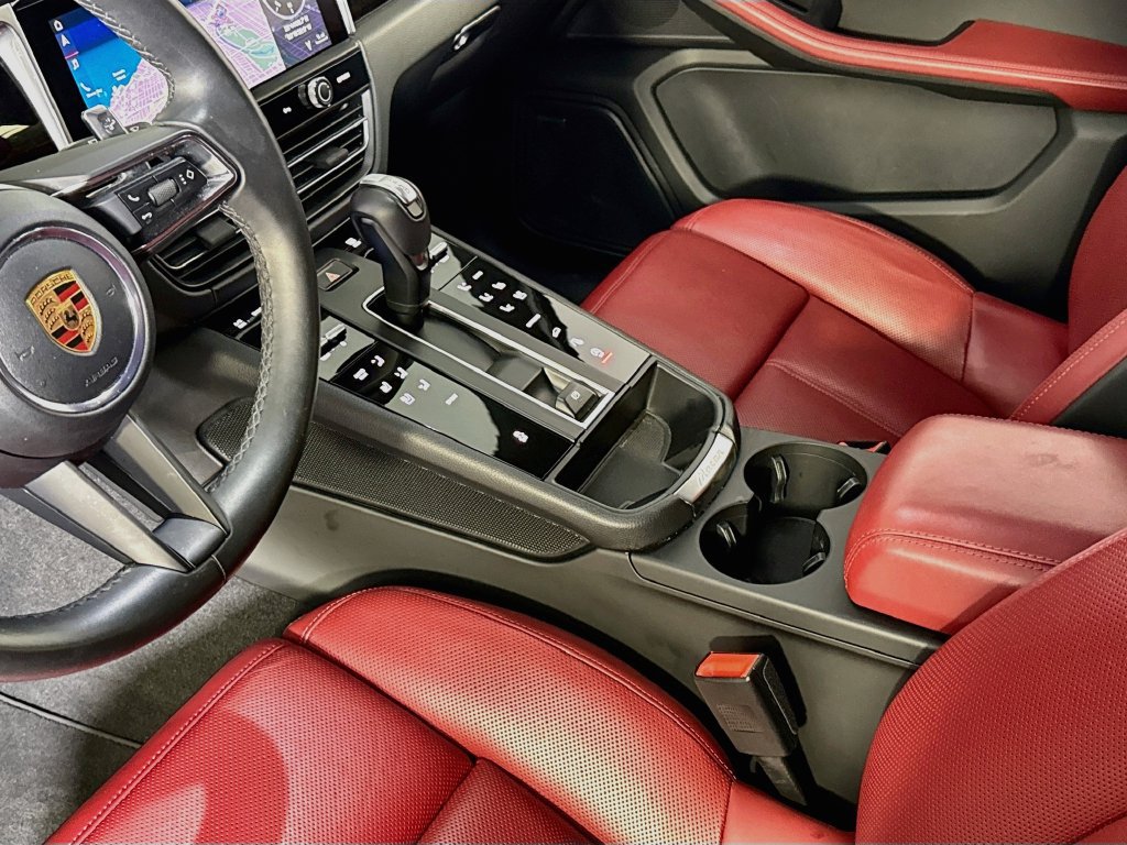Certified 2025 Porsche Macan AWD/4WD image 21