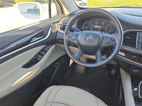 Used 2018 Buick Enclave Essence image 10