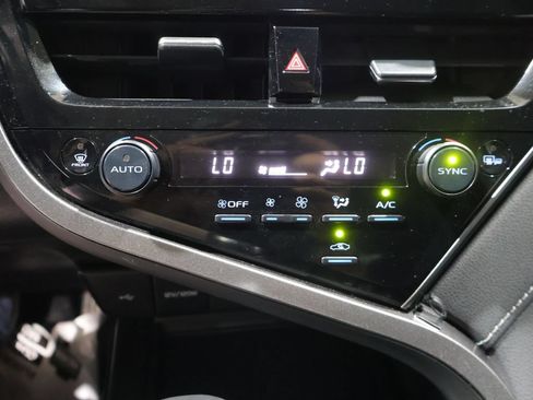 Used 2022 Toyota Camry SE w/ Convenience Package FWD image 29
