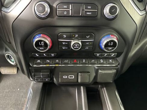 Used 2022 GMC Sierra 1500 Denali w/ Denali Premium Package AWD/4WD image 23