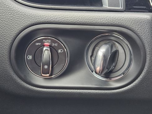 Certified 2025 Porsche Macan image 21