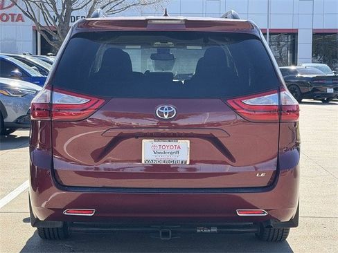 Used 2019 Toyota Sienna LE image 5