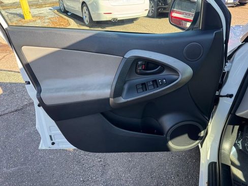 Used 2011 Toyota RAV4 4WD w/ Base L4 Extra Value Pkg image 16