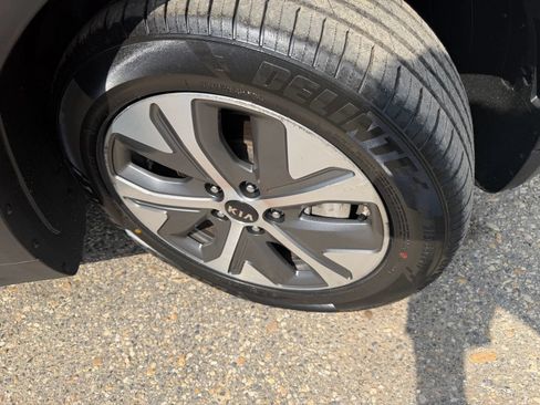 Used 2020 Kia Niro EX w/ Cold Weather Package FWD image 17