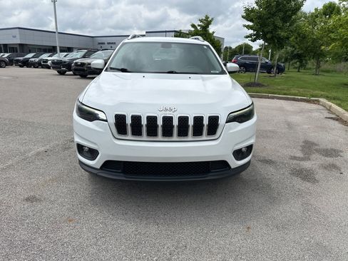 Used 2019 Jeep Cherokee Latitude Plus w/ Cold Weather Group AWD/4WD image 3