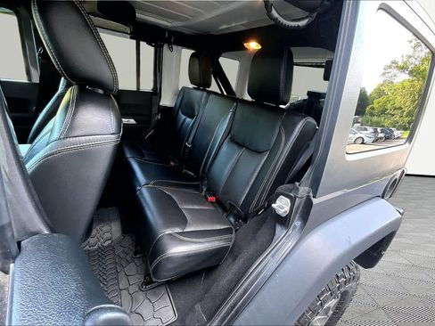 Used 2018 Jeep Wrangler Unlimited Rubicon w/ Connectivity Group AWD/4WD image 21