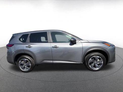 Used 2025 Nissan Rogue SV FWD image 16