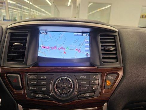 Used 2018 Nissan Pathfinder Platinum AWD/4WD image 19