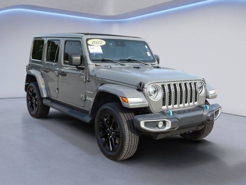Used 2022 Jeep Wrangler Unlimited Sahara w/ Cold Weather Group AWD/4WD image 10