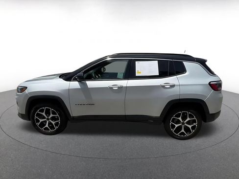 Used 2025 Jeep Compass Limited AWD/4WD image 9