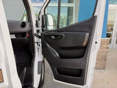 Used 2021 Mercedes-Benz Sprinter 2500 image 23