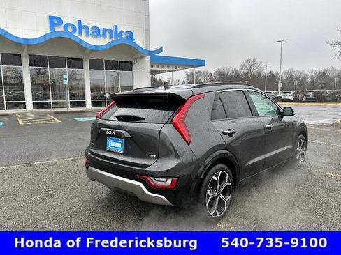 Used 2023 Kia Niro SX Touring image 6