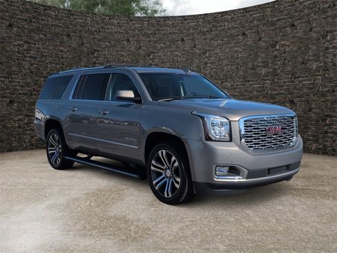 Used 2019 GMC Yukon XL Denali w/ Denali Ultimate Package image 2