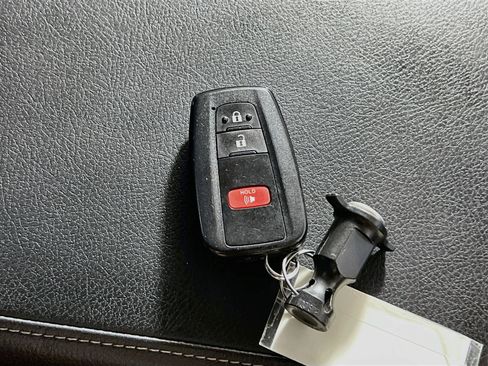 Used 2022 Toyota 4Runner Limited AWD/4WD image 36
