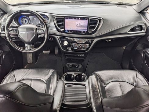 Certified 2021 Chrysler Pacifica Touring-L w/ S Appearance Package image 12