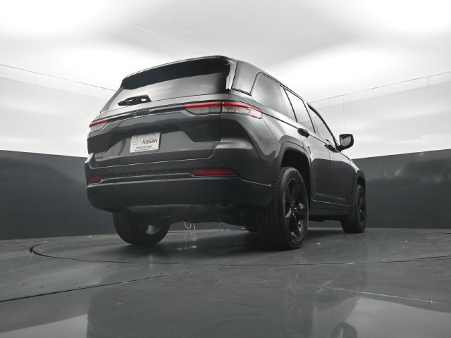 Used 2023 Jeep Grand Cherokee Altitude AWD/4WD image 38