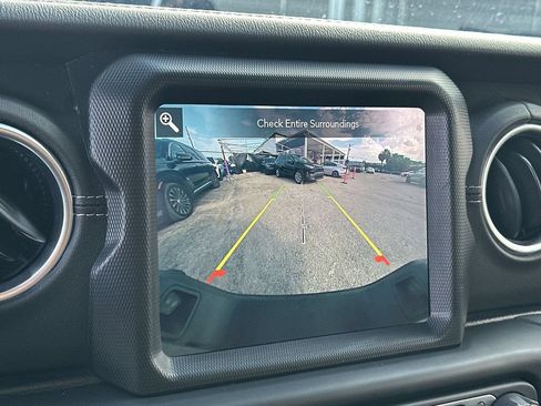 Used 2021 Jeep Gladiator Overland AWD/4WD image 22