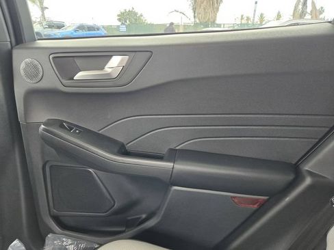 Used 2025 Ford Escape SE w/ PHEV Premium Package FWD image 12