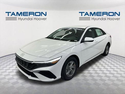 New 2026 Hyundai Elantra SE FWD image 1