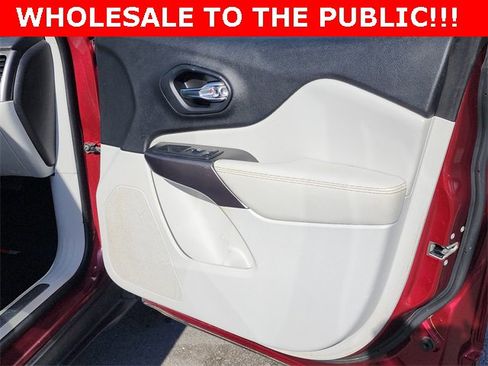 Used 2019 Jeep Cherokee Limited w/ Luxury Group image 16