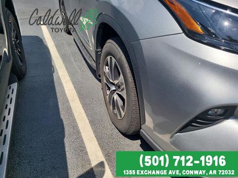 Used 2023 Toyota Highlander XLE FWD image 4