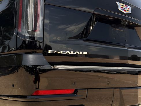 Used 2025 Cadillac Escalade Sport w/ Touring Package AWD/4WD image 34