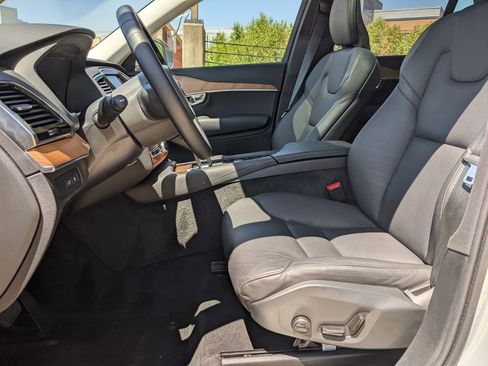Used 2025 Volvo XC90 T8 Plus AWD/4WD image 11