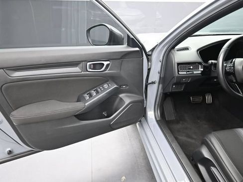 Used 2025 Honda Civic Sport image 17