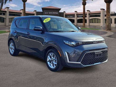 Used 2025 Kia Soul LX w/ LX Technology Package FWD image 2