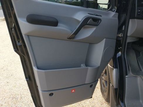 Used 2014 Mercedes-Benz Sprinter 2500 image 29