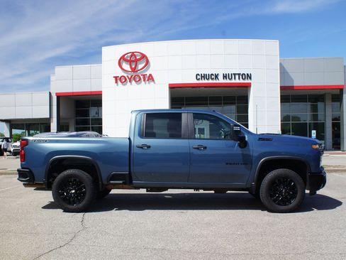 Used 2025 Chevrolet Silverado 2500 Custom w/ Custom Value Package AWD/4WD image 1