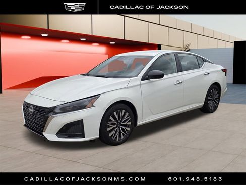 Used 2025 Nissan Altima 2.5 SV FWD image 1