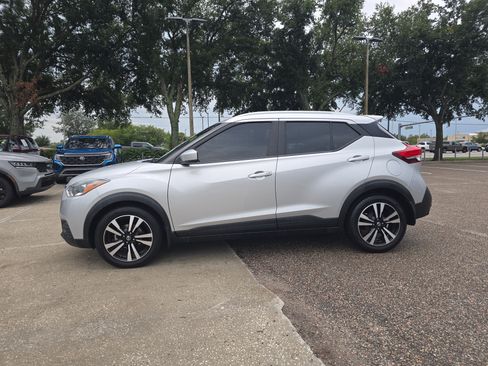 Used 2018 Nissan Kicks SV w/ Exterior Electronics Package FWD image 5